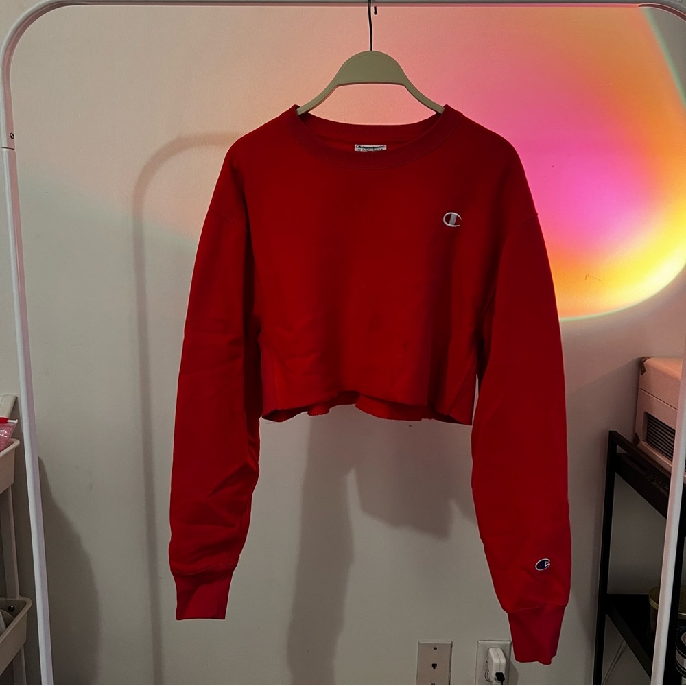 red cropped champion reverse weave crewneck :)